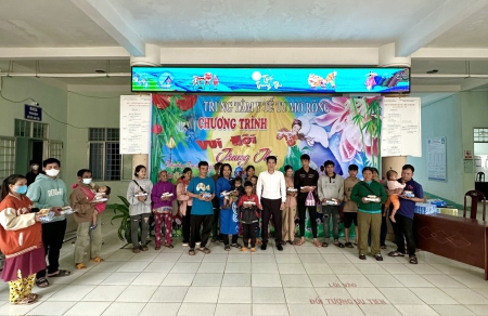 Trung tâm Y tế Tu Mơ Rông tổ chức “Vui hội Trăng Rằm” năm 2025 - Trao yêu thương đến bệnh nhi