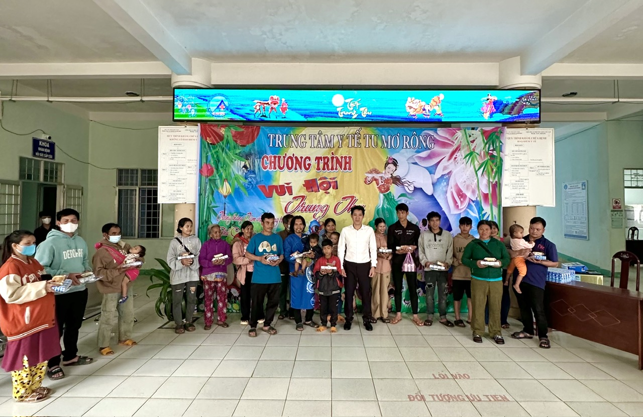 Trung tâm Y tế Tu Mơ Rông tổ chức “Vui hội Trăng Rằm” năm 2025 - Trao yêu thương đến bệnh nhi